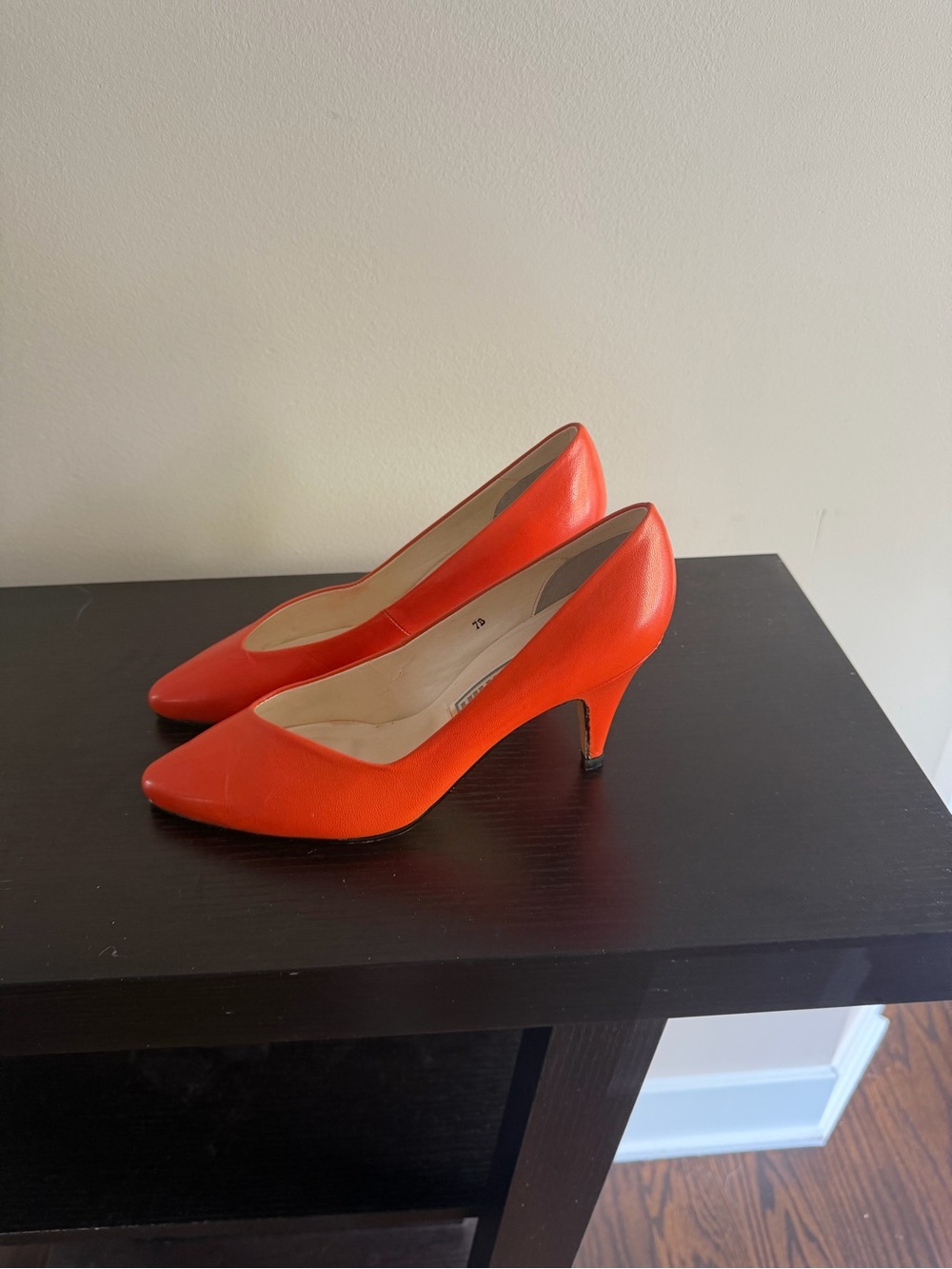 Vintage Jasmin Orange Pointed-Toe Mid Heels